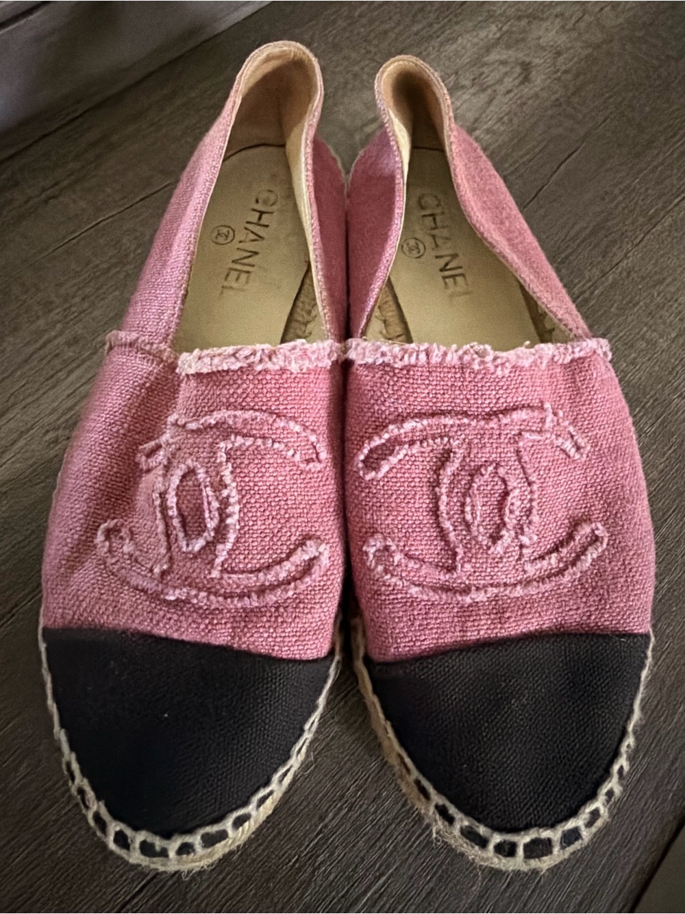 CHANEL Pink Canvas Espadrilles with Black Cap Toe - Signature CC